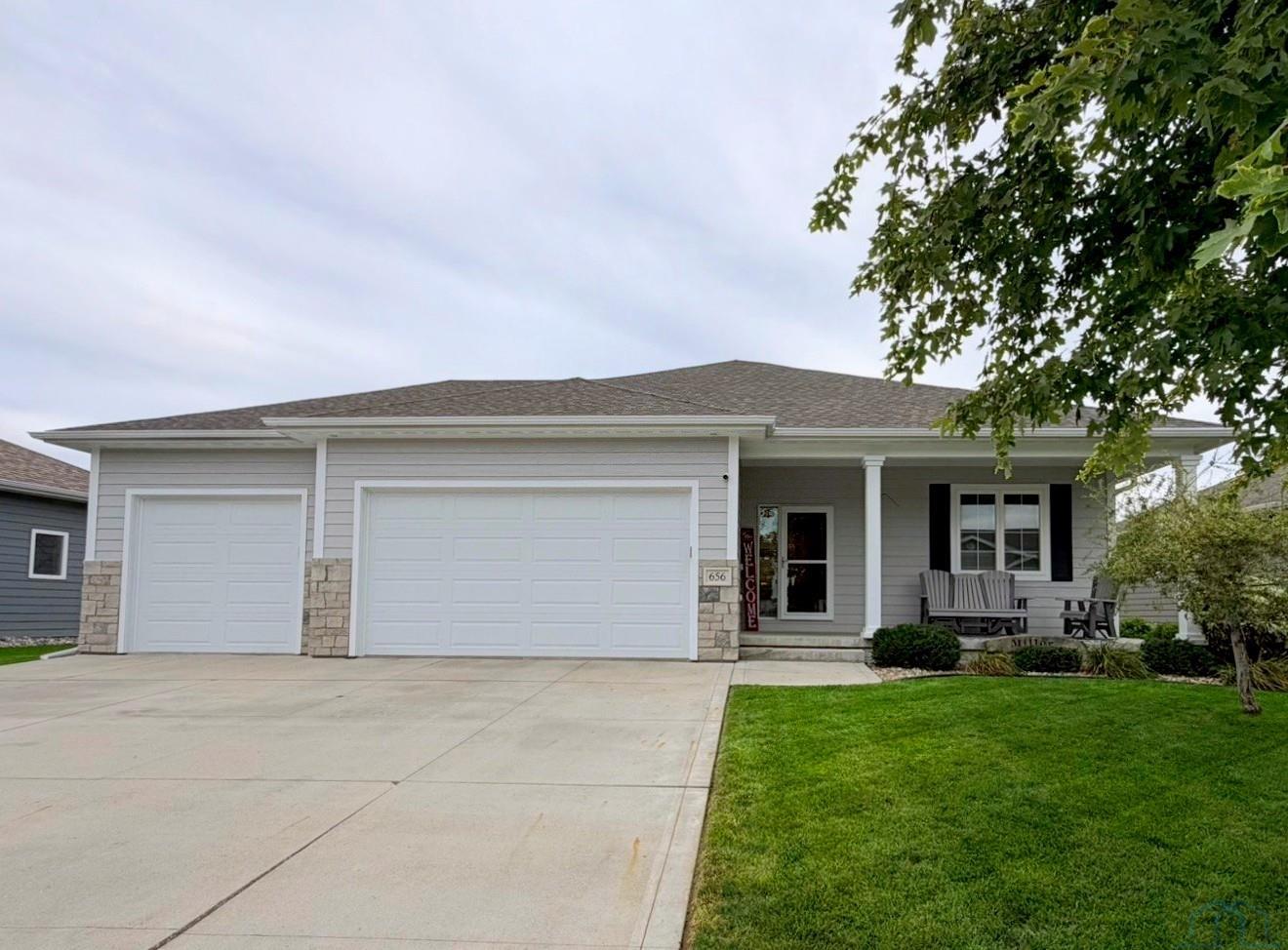 656 Prairie Blvd, Dakota Dunes, SD 57049 
