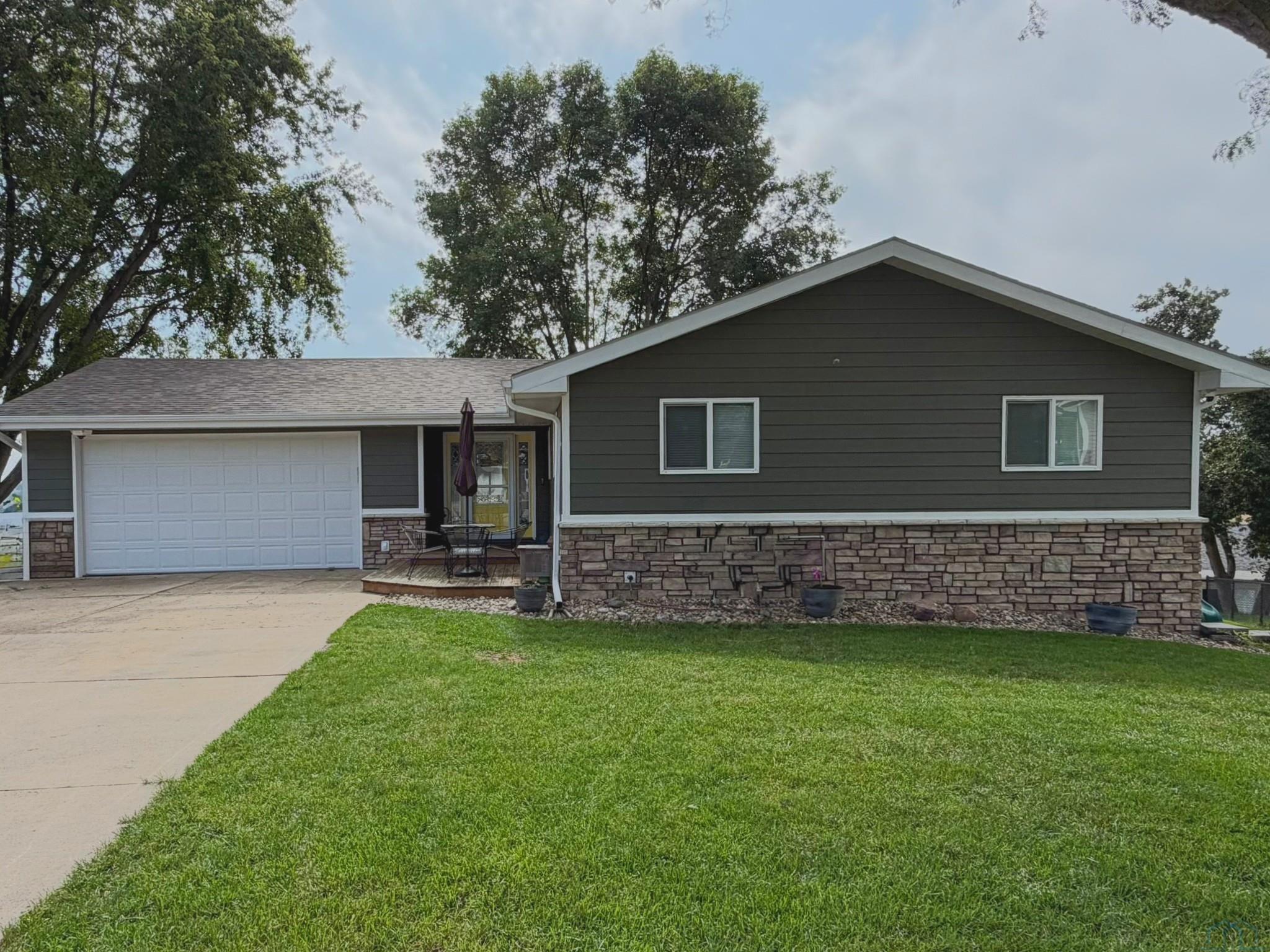 1523 MERCURY DR, Hinton, IA 51024 