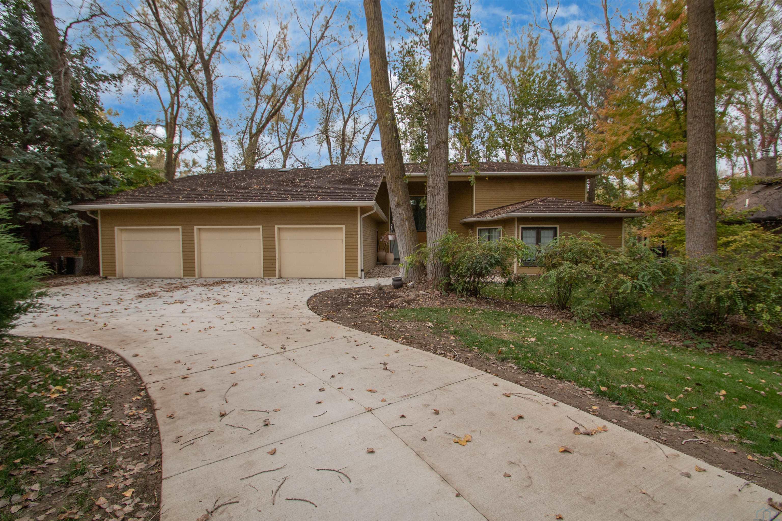 652 Sawgrass Trail E, Dakota Dunes, SD 57049 