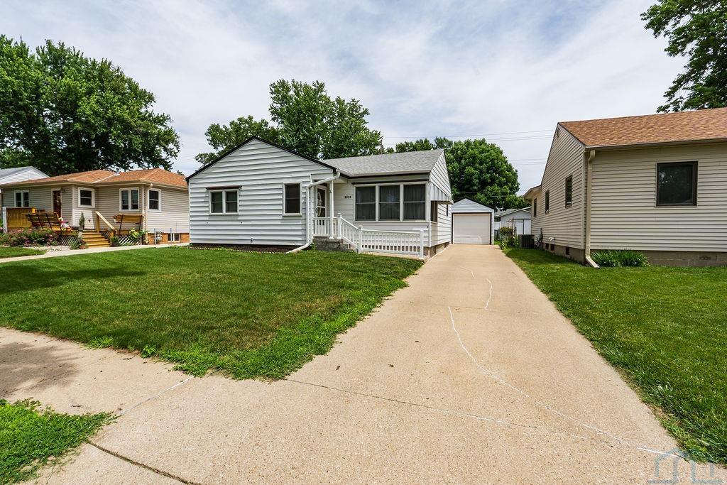 2816 Coral S, Sioux City, IA 51106 