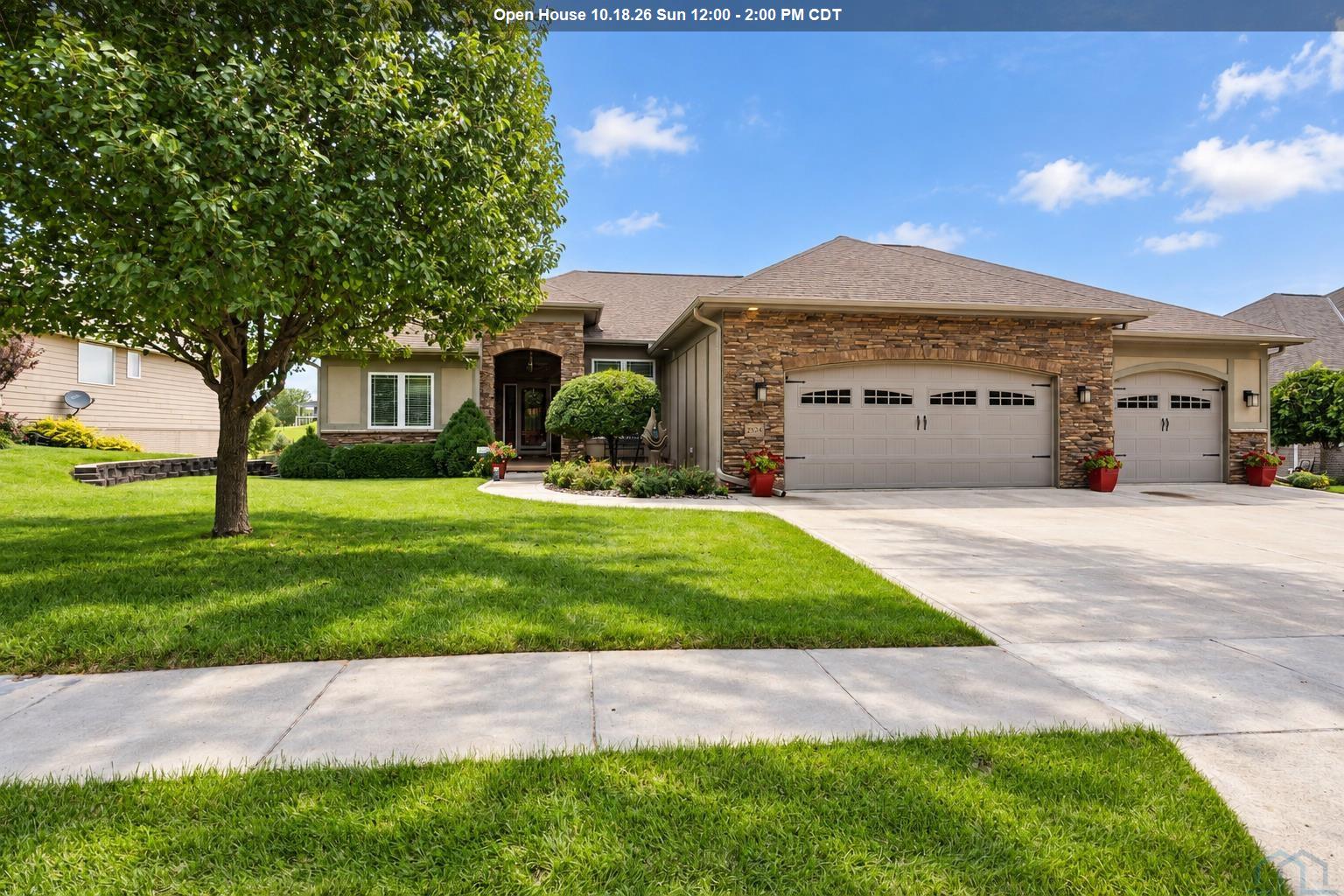 2524 Castles Gate Dr, Sioux City, IA 51106 