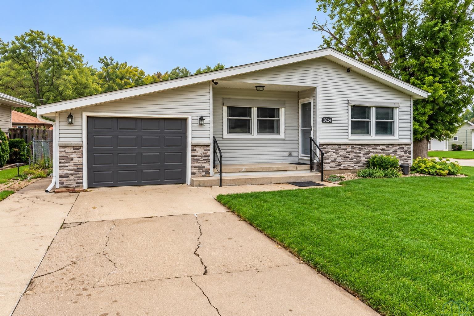 2624 OLEANDER ST S, Sioux City, IA 51106 