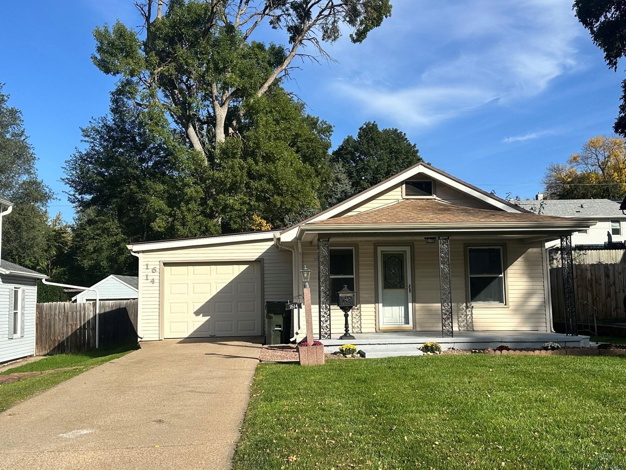 1614 ROYCE ST S, Sioux City, IA 51106 