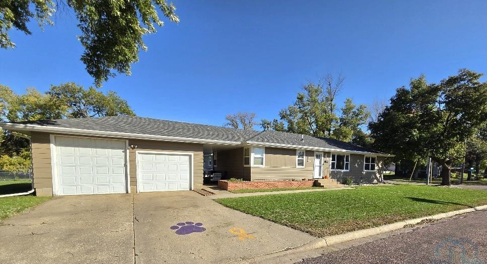 210 Maple St. E, Beresford, SD 57004 