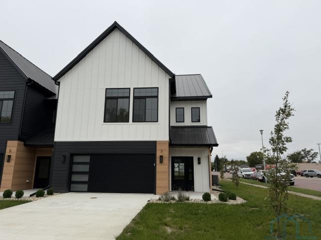 3 Duke St. E, Vermillion, SD 57069 