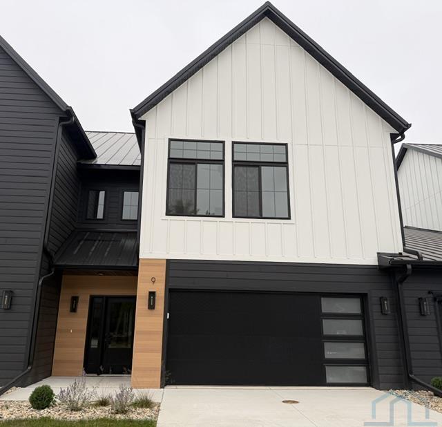 9 Duke St. E, Vermillion, SD 57069 