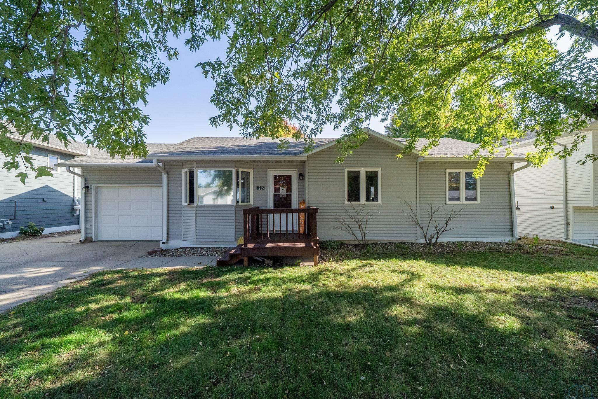 1205 Pasque Cirlce, Yankton, SD 57078 