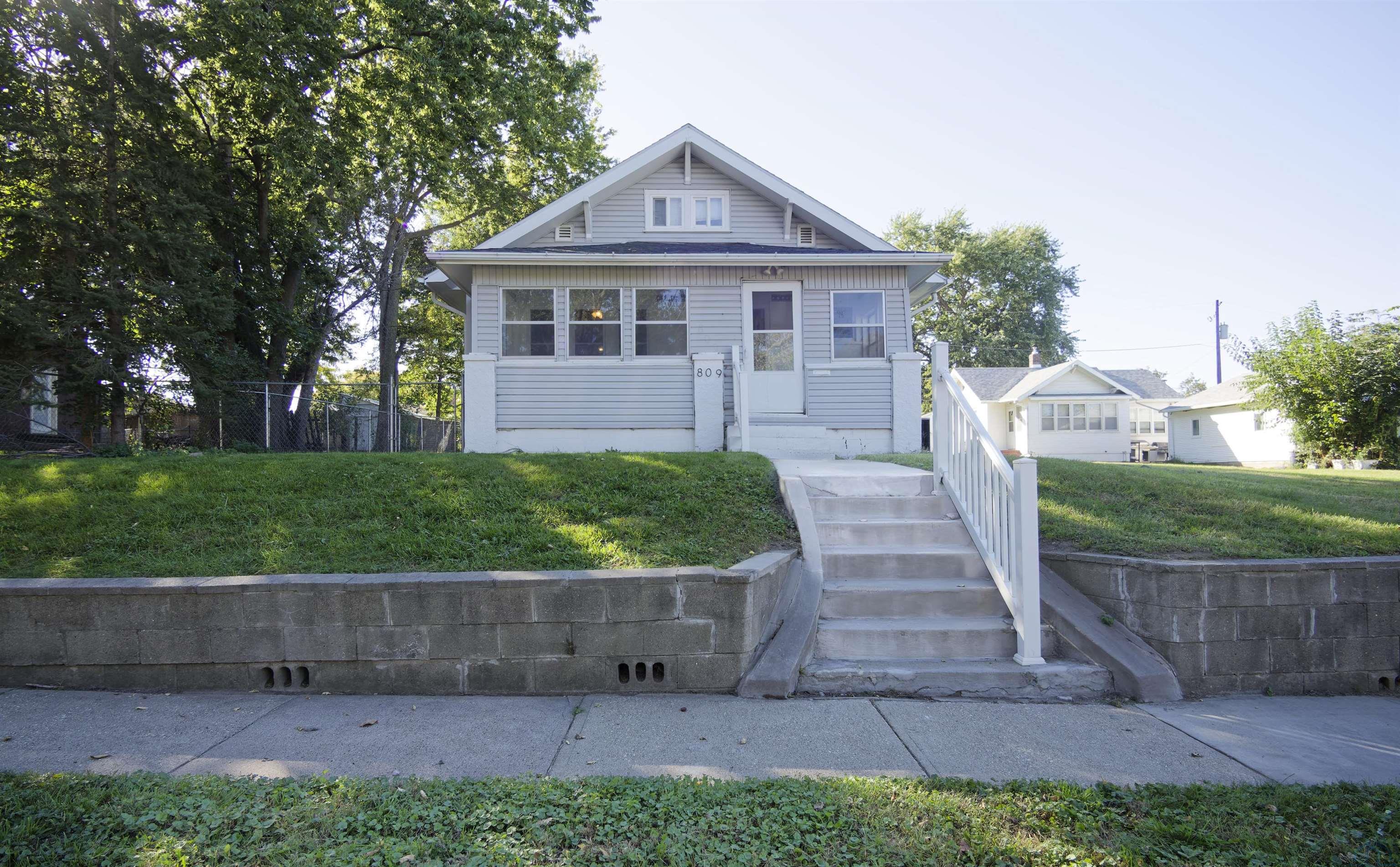 809 CORNELIA ST S, Sioux City, IA 51106 