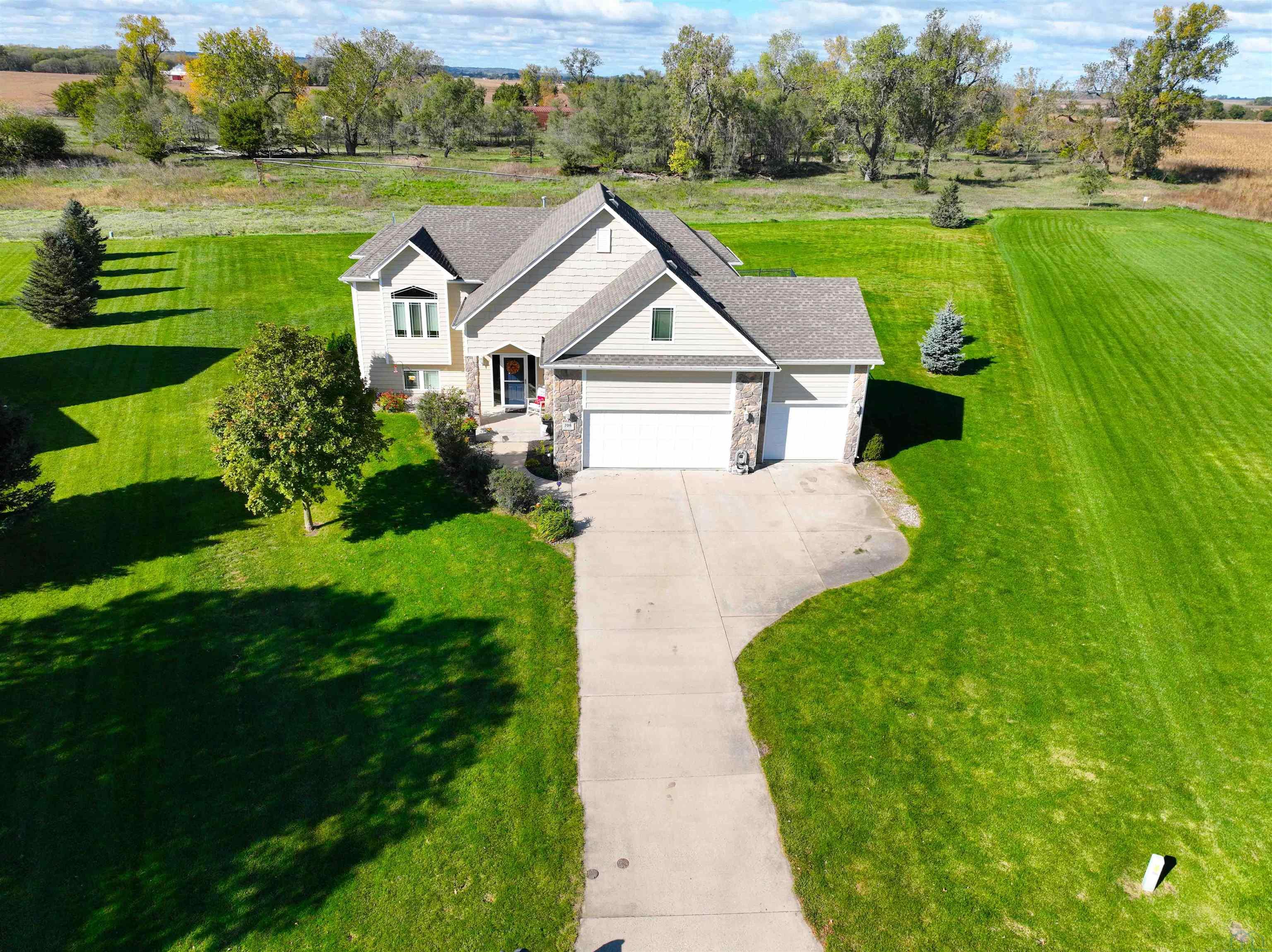 708 RED CEDAR CT, Jefferson, SD 57038 
