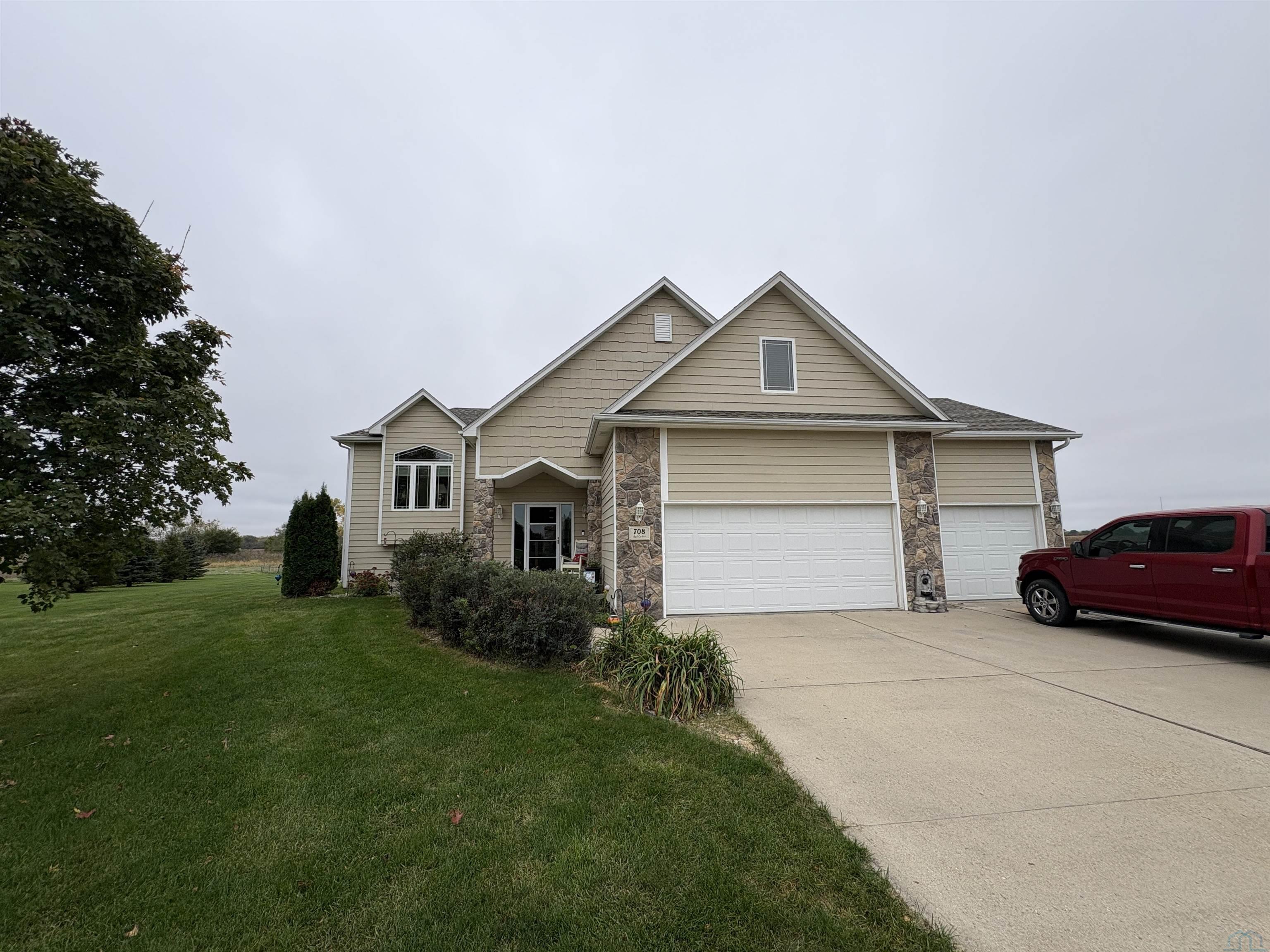 708 RED CEDAR CT, Jefferson, SD 57038 