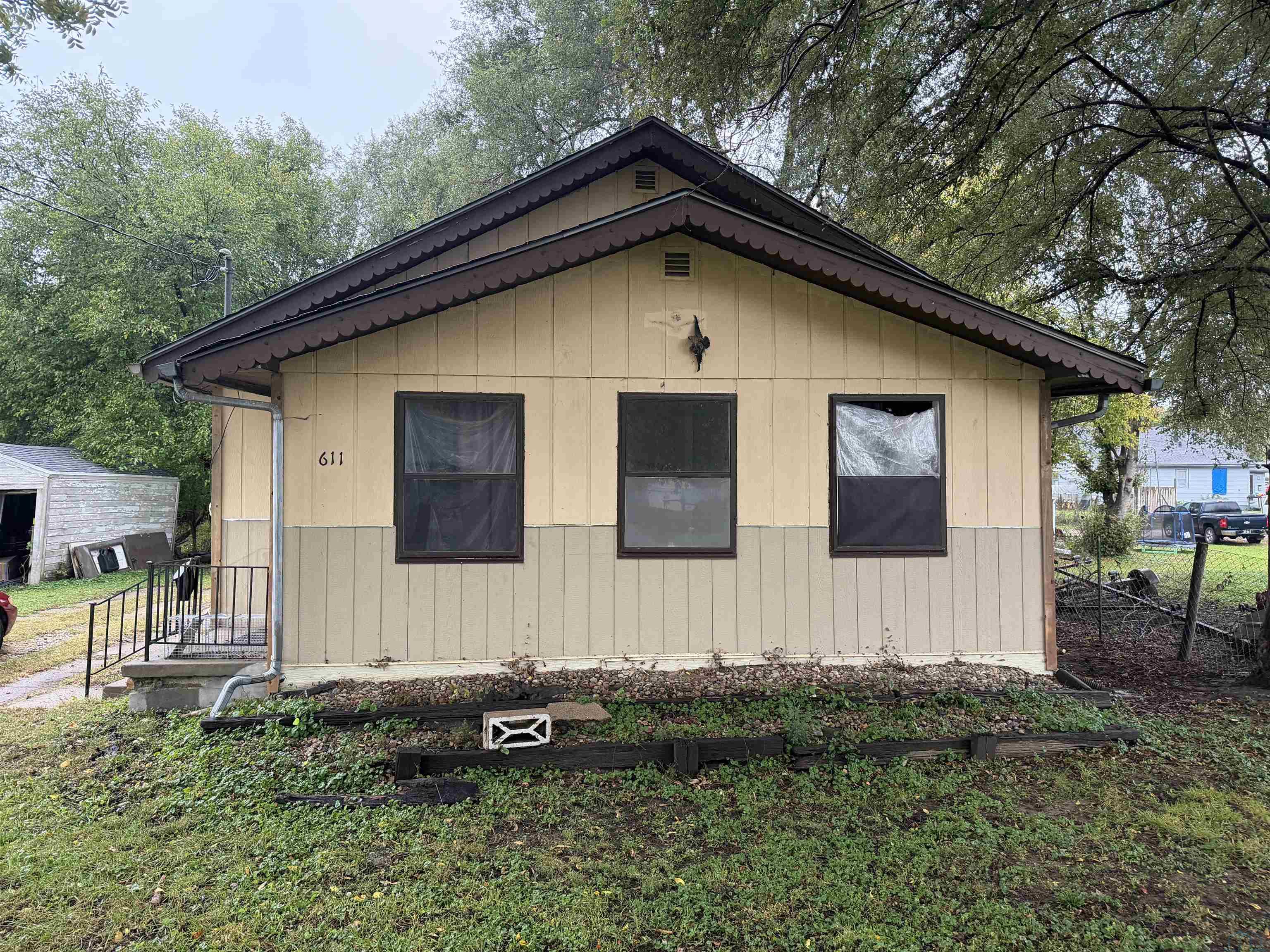 611 CASSELMAN ST, Sioux City, IA 51103 