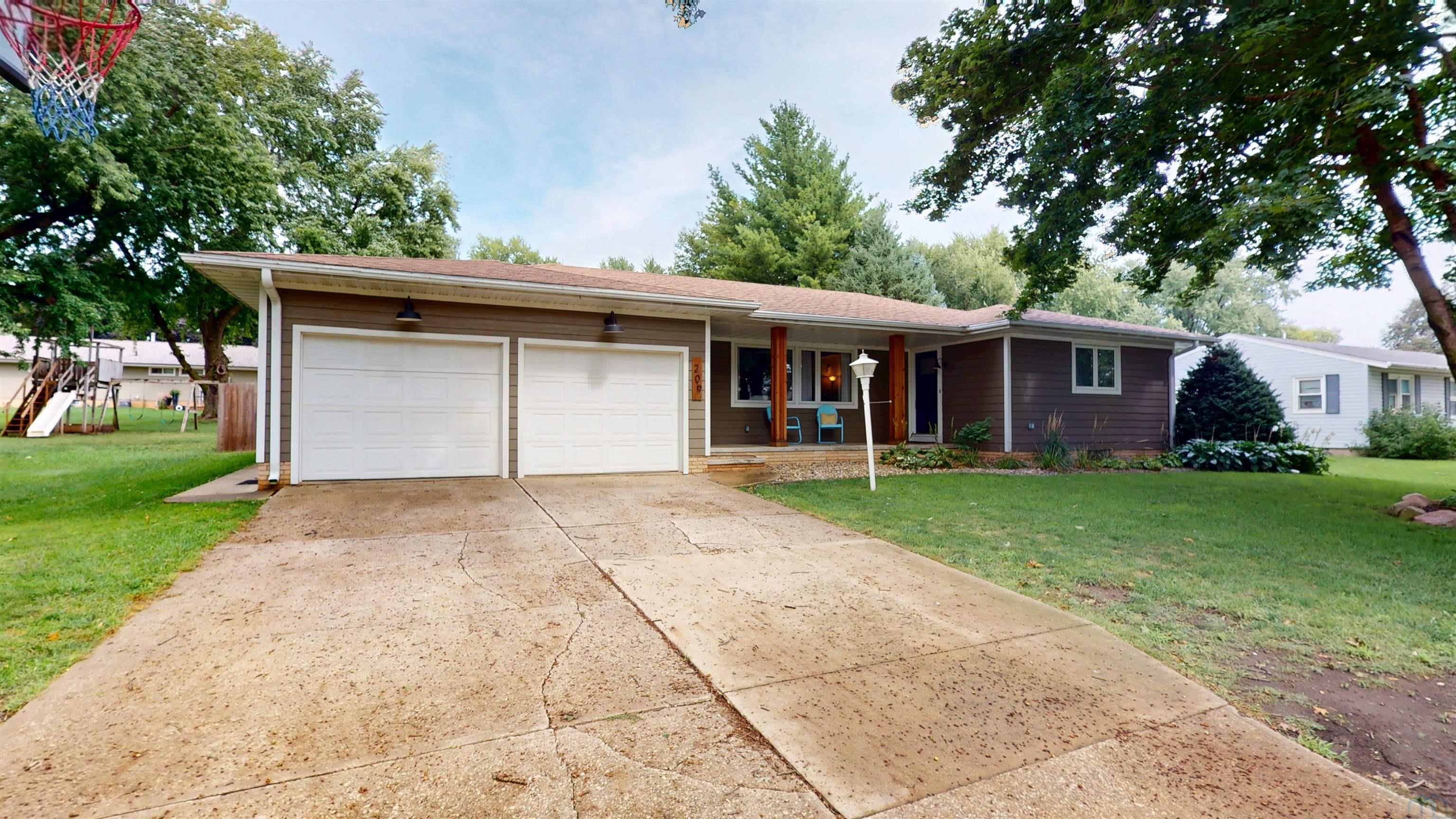 209 9th Street W, Alta, IA 51002 