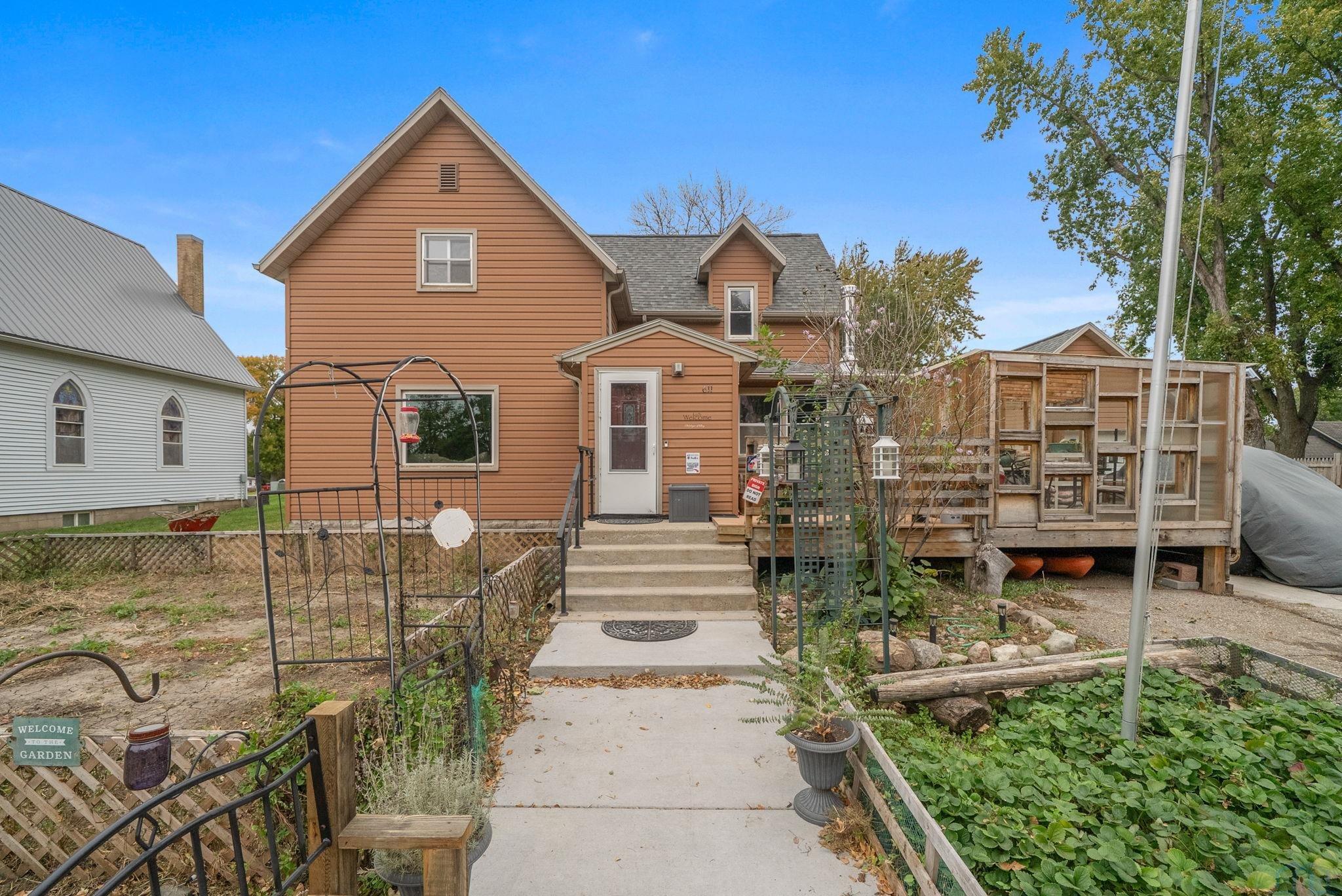 611 Fell St, Larchwood, IA 51241 