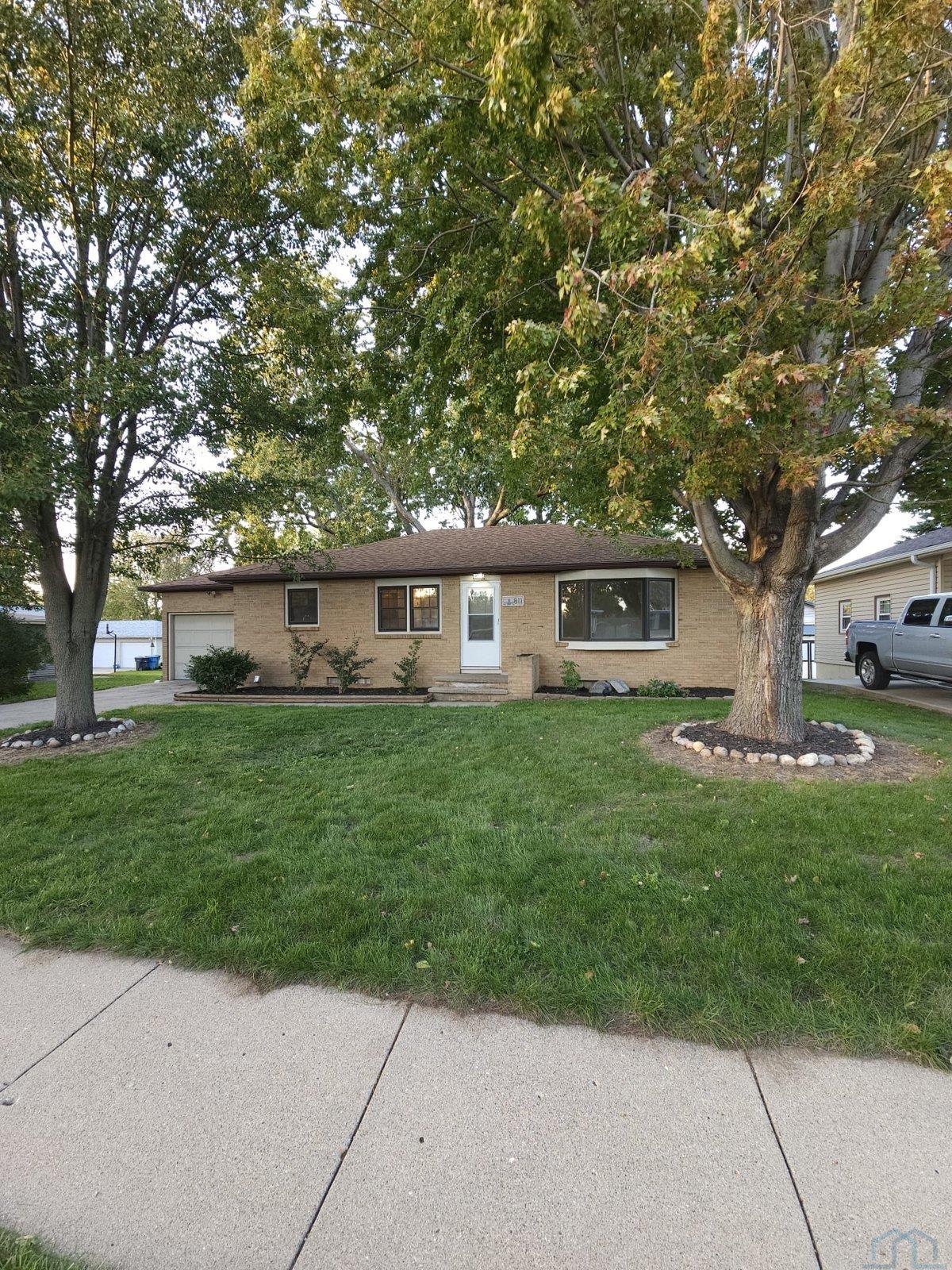 811 3RD ST SE, Le Mars, IA 51031 