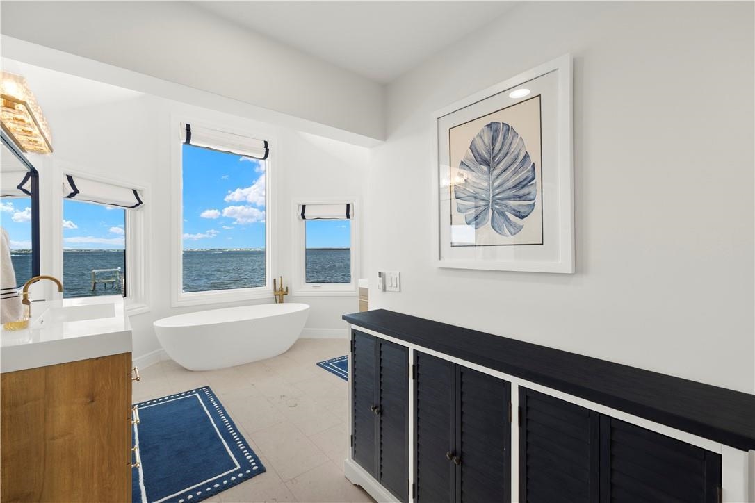 Fort Myers, Florida, 33919, United States, 5 Bedrooms Bedrooms, ,0.1 BathroomBathrooms,Residential,For Sale,1778593