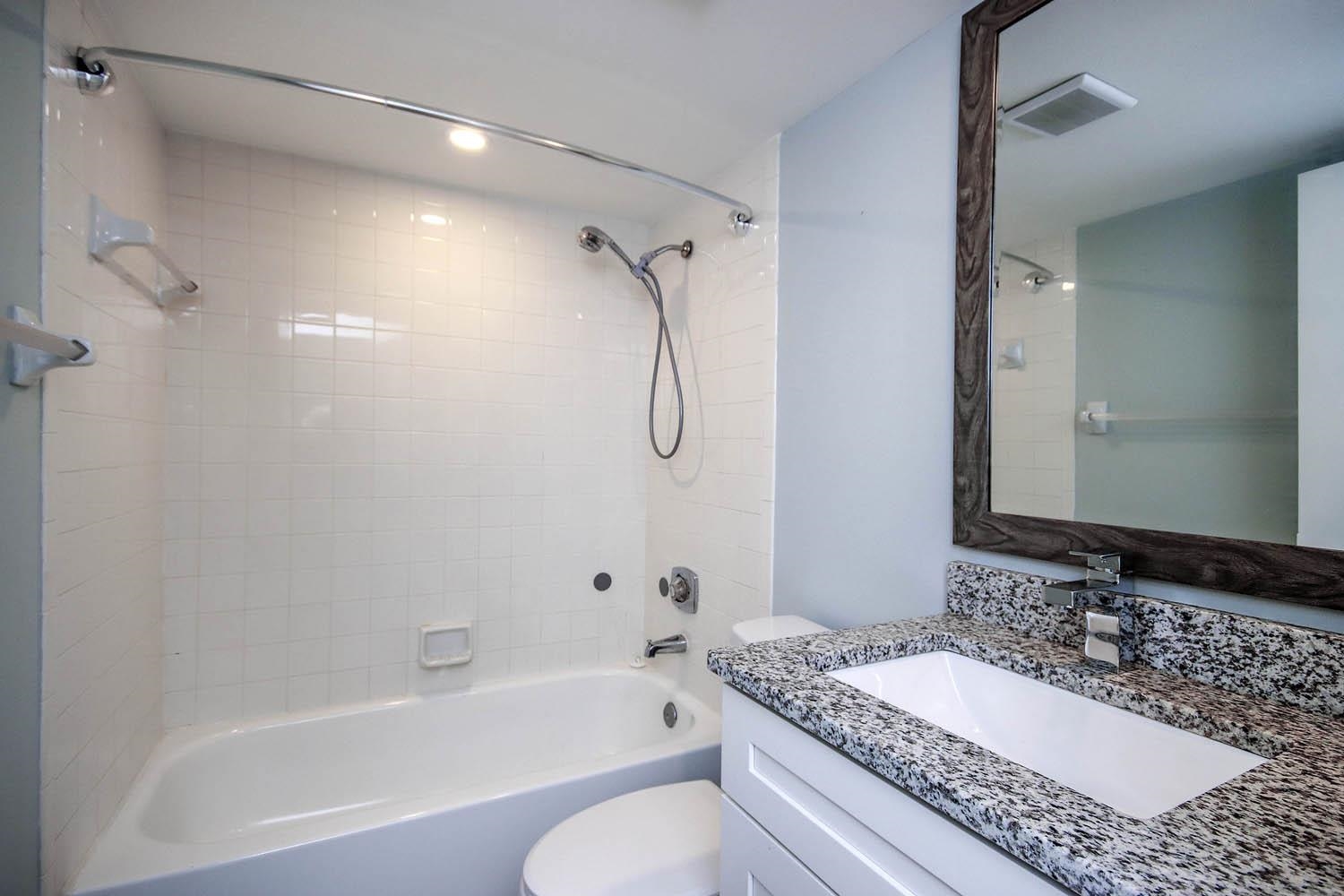 -SELLER TO GIVE BUYER $4,000 CREDIT AT CLOSING FOR FULL PRICE CONTRACT – image 8