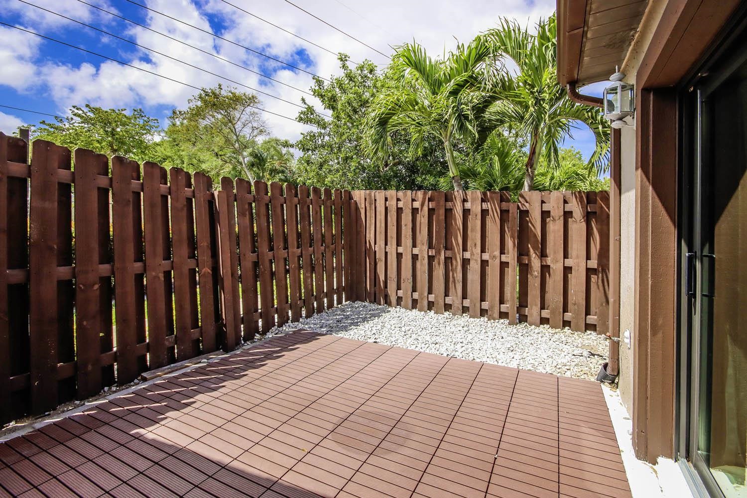 -SELLER TO GIVE BUYER $4,000 CREDIT AT CLOSING FOR FULL PRICE CONTRACT – image 5