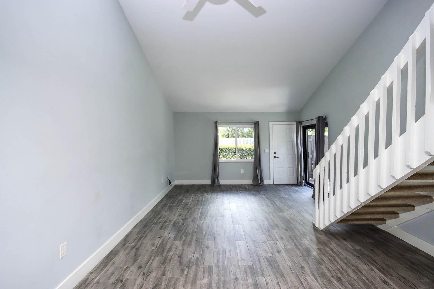 -SELLER TO GIVE BUYER $4,000 CREDIT AT CLOSING FOR FULL PRICE CONTRACT – image 35