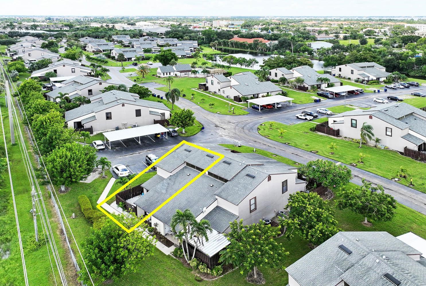 -SELLER TO GIVE BUYER $4,000 CREDIT AT CLOSING FOR FULL PRICE CONTRACT – image 29