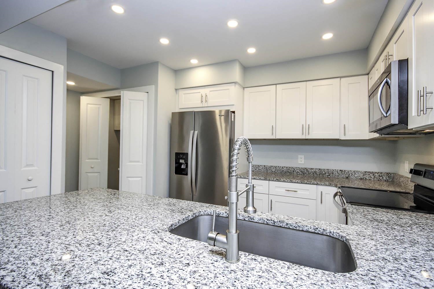 -SELLER TO GIVE BUYER $4,000 CREDIT AT CLOSING FOR FULL PRICE CONTRACT – image 32