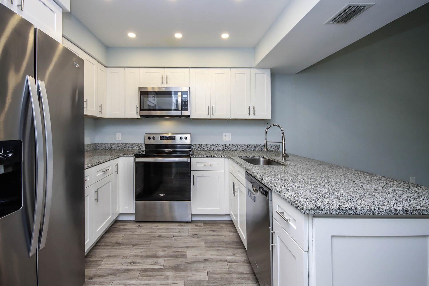 -SELLER TO GIVE BUYER $4,000 CREDIT AT CLOSING FOR FULL PRICE CONTRACT – image 17