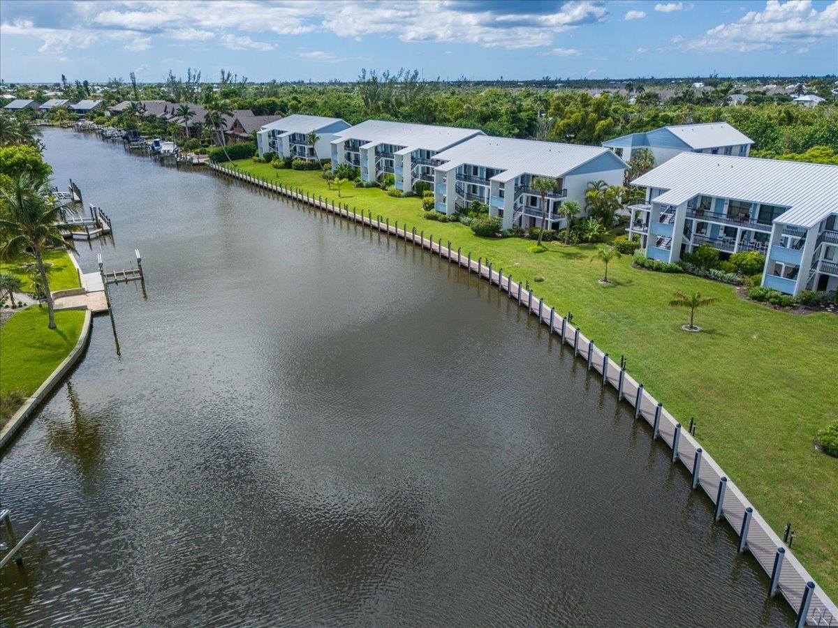 Waterfront Island Living at Its Finest. Discover your slice of paradis – image 20