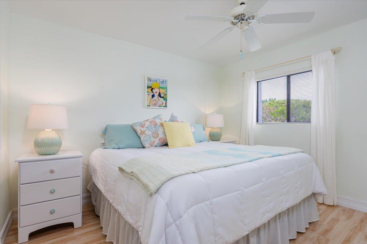 Waterfront Island Living at Its Finest. Discover your slice of paradis – image 16
