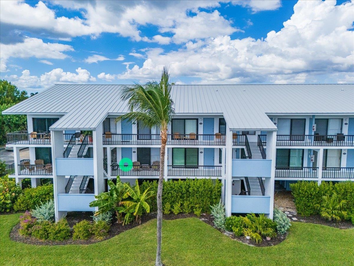 Waterfront Island Living at Its Finest. Discover your slice of paradis – image 11