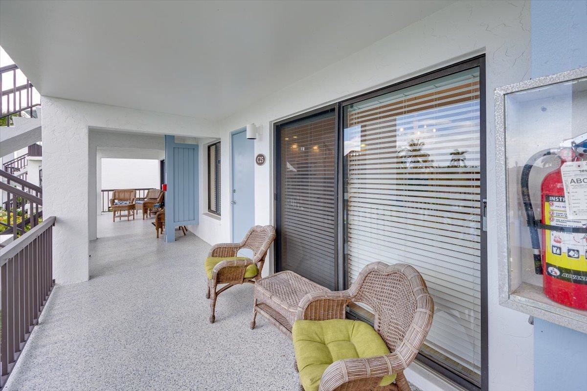 Waterfront Island Living at Its Finest. Discover your slice of paradis – image 9
