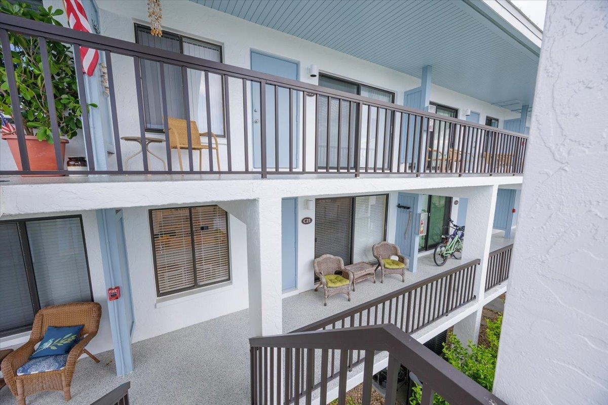 Waterfront Island Living at Its Finest. Discover your slice of paradis – image 8