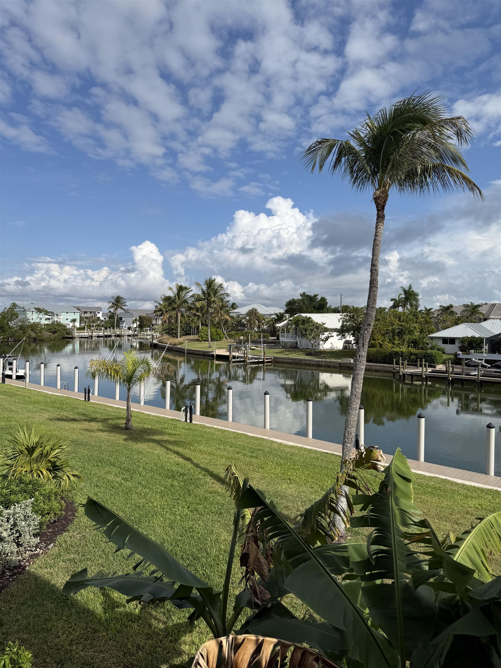 Waterfront Island Living at Its Finest. Discover your slice of paradis – image 19