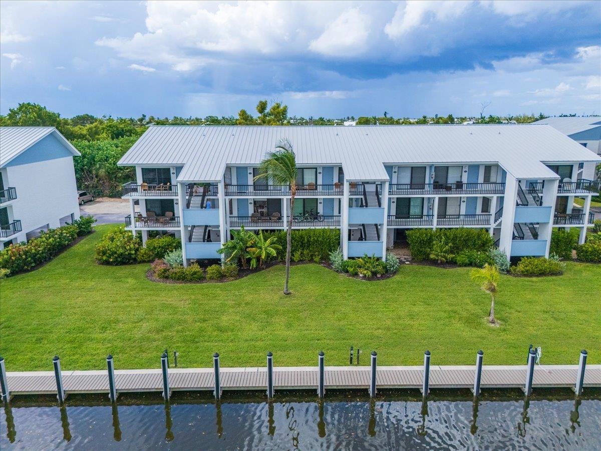Waterfront Island Living at Its Finest. Discover your slice of paradis – image 27