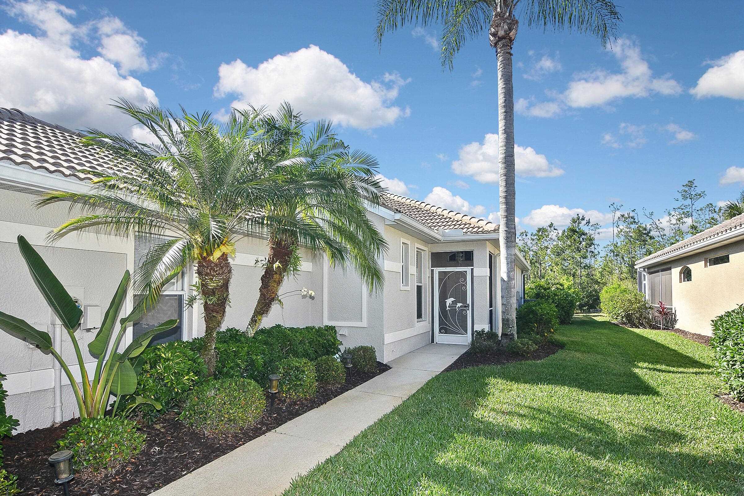 FULL GOLF MEMBERSHIP! Lake front pool home in the Legends Golf & Count – image 26