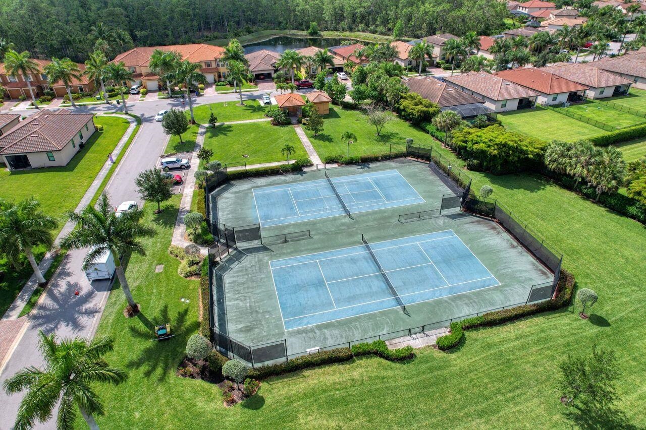 Fort Myers, Florida, 33912, United States, 4 Bedrooms Bedrooms, ,0.1 BathroomBathrooms,Residential,For Sale,2012501