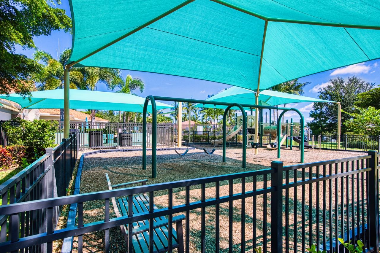 Fort Myers, Florida, 33912, United States, 4 Bedrooms Bedrooms, ,0.1 BathroomBathrooms,Residential,For Sale,2012501