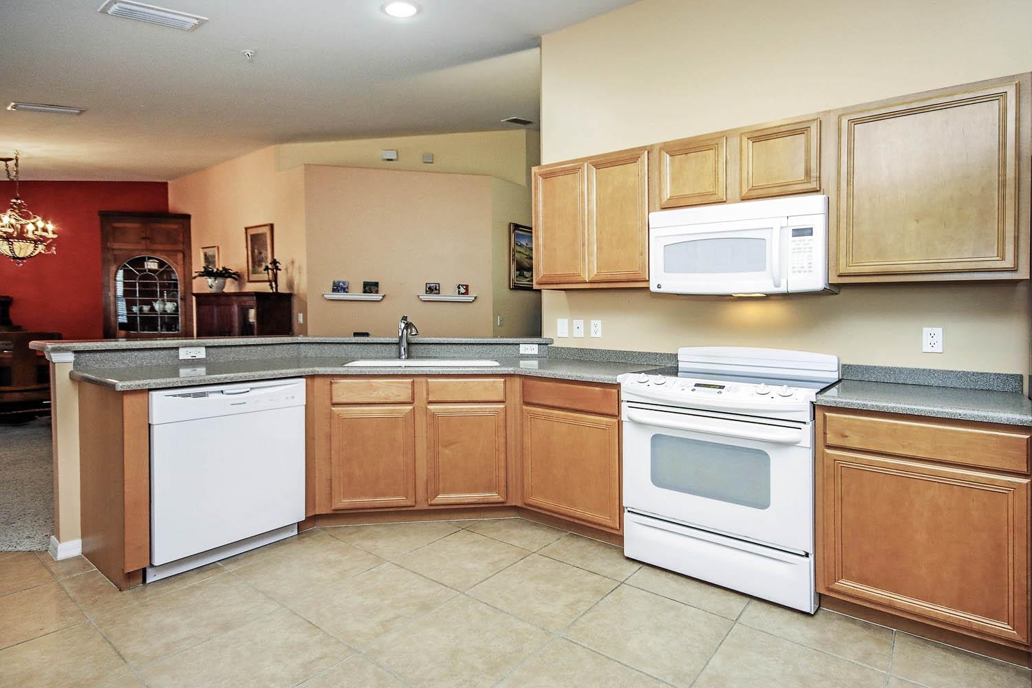 Welcome to the highly desirable Majestic Palms community in the heart – image 17