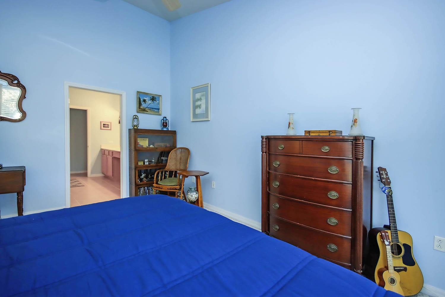 Welcome to the highly desirable Majestic Palms community in the heart – image 15