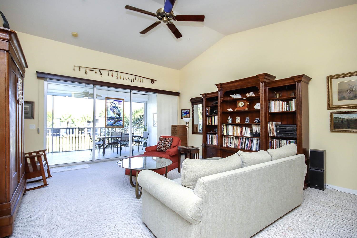 Welcome to the highly desirable Majestic Palms community in the heart – image 28