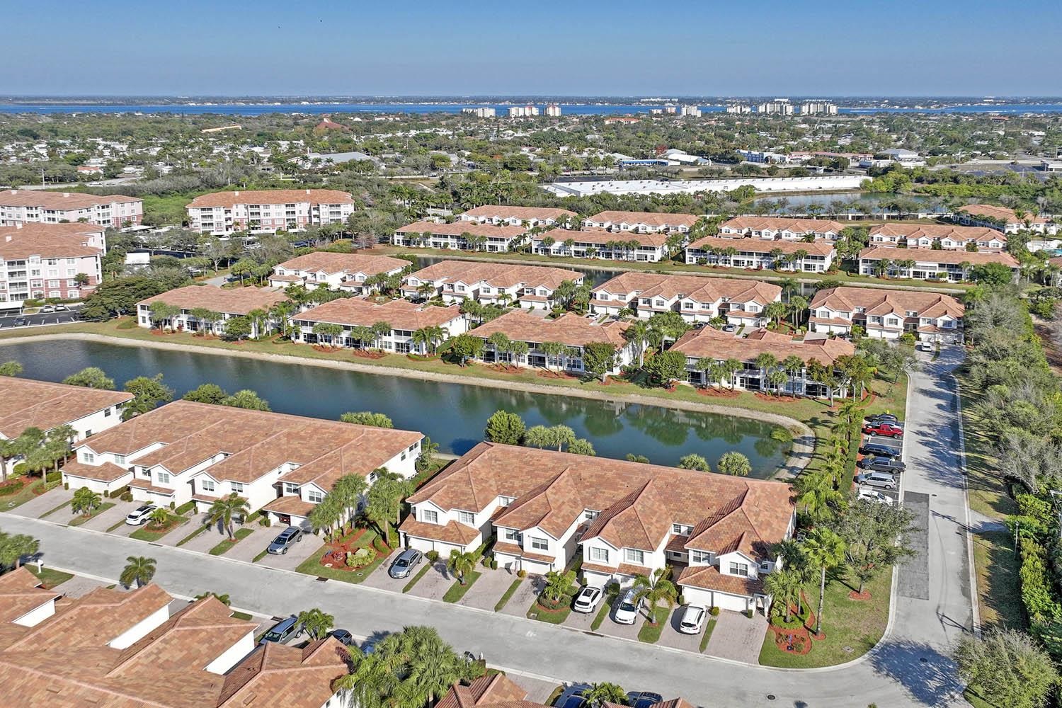Welcome to the highly desirable Majestic Palms community in the heart – image 31