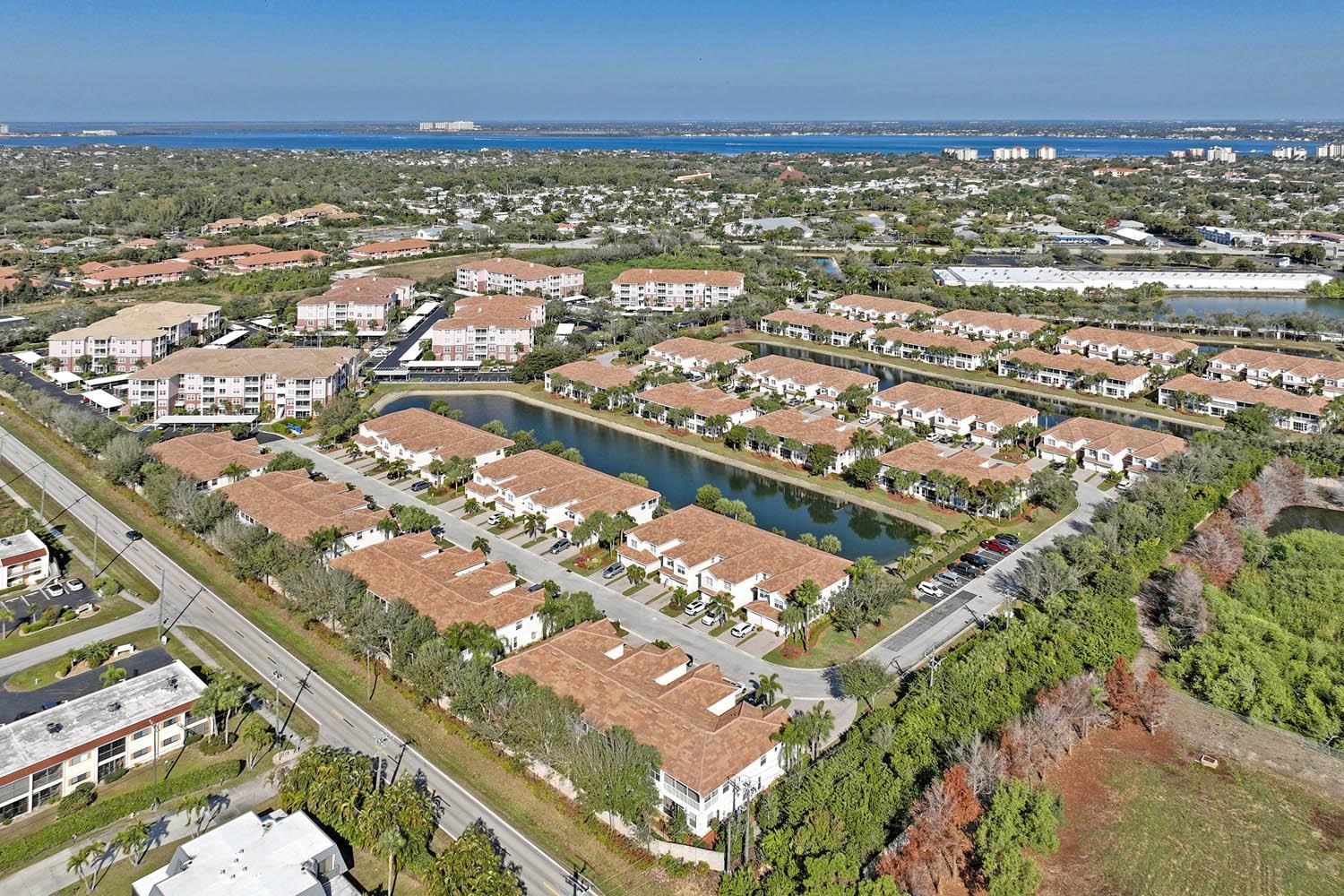 Welcome to the highly desirable Majestic Palms community in the heart – image 32