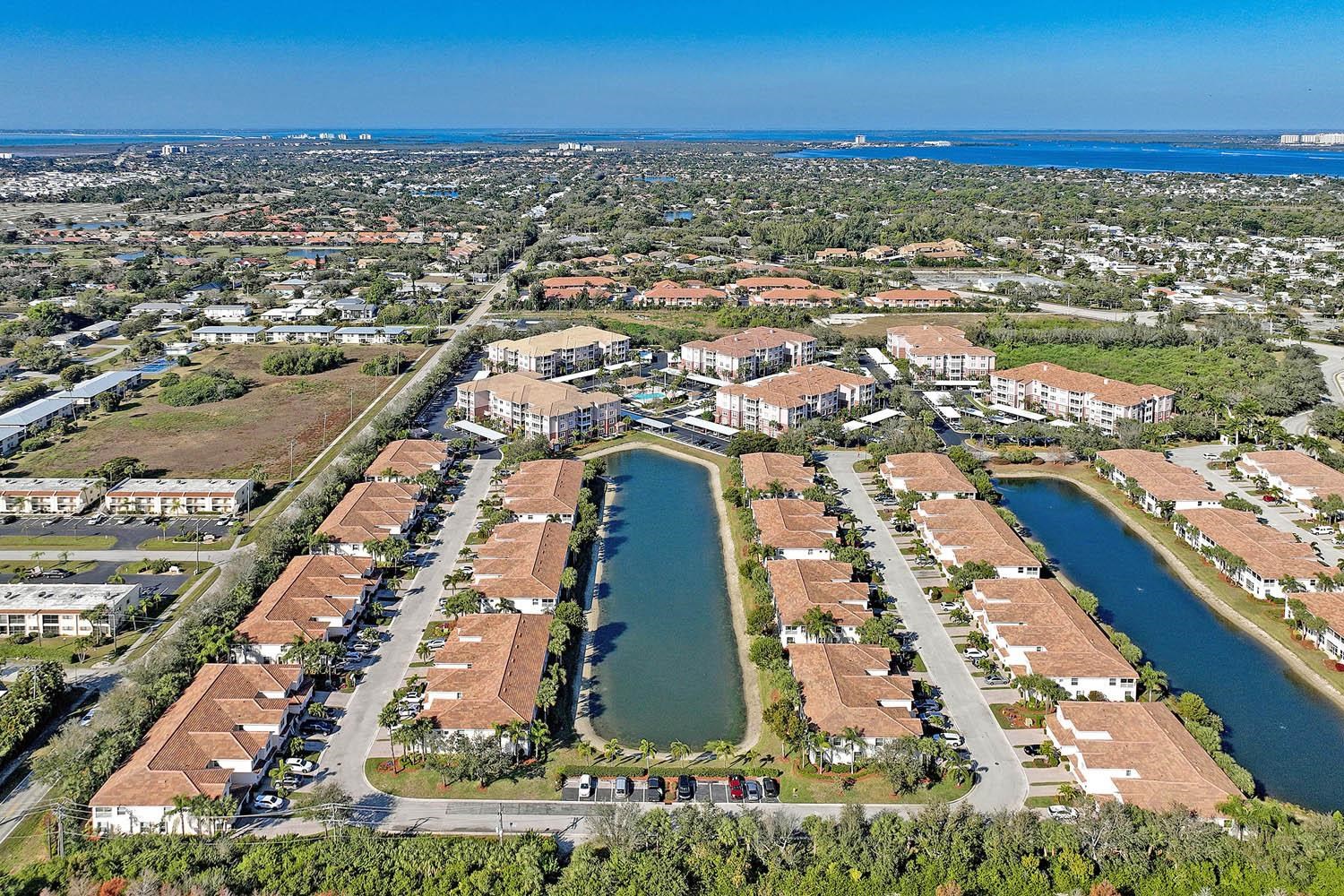 Welcome to the highly desirable Majestic Palms community in the heart – image 34