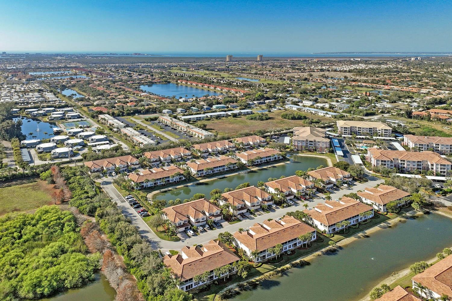Welcome to the highly desirable Majestic Palms community in the heart – image 37