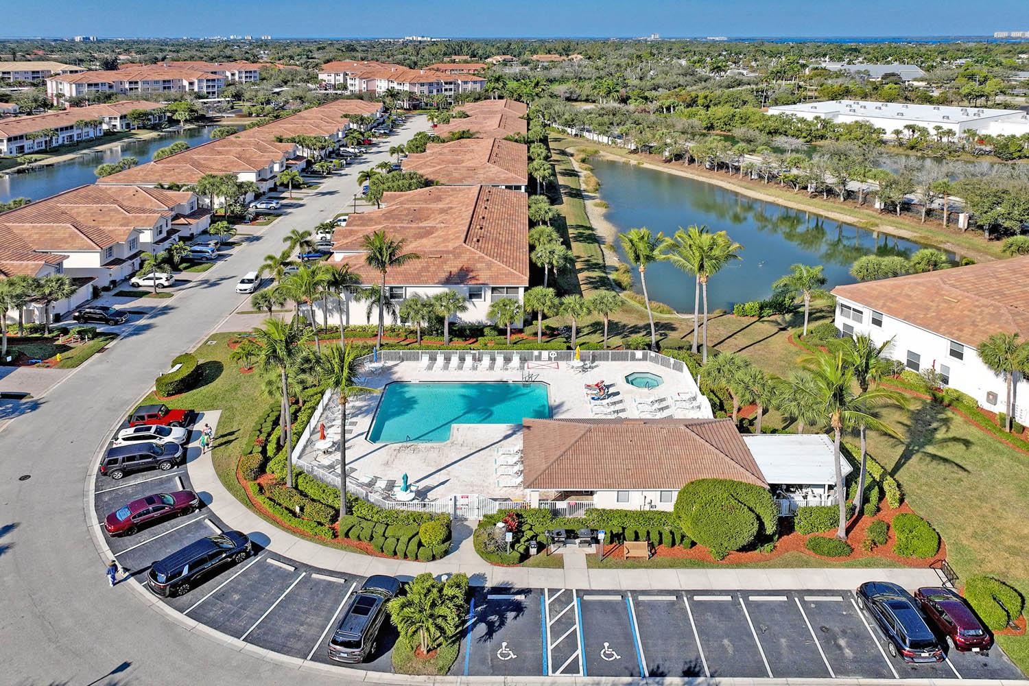 Welcome to the highly desirable Majestic Palms community in the heart – image 38
