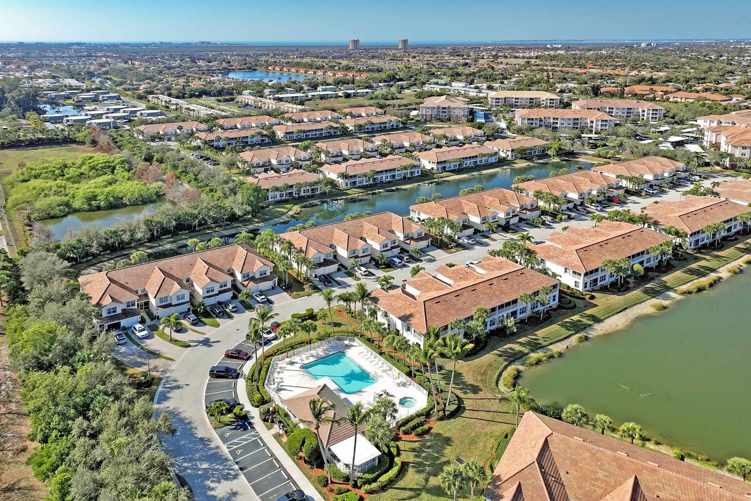 Welcome to the highly desirable Majestic Palms community in the heart – image 40
