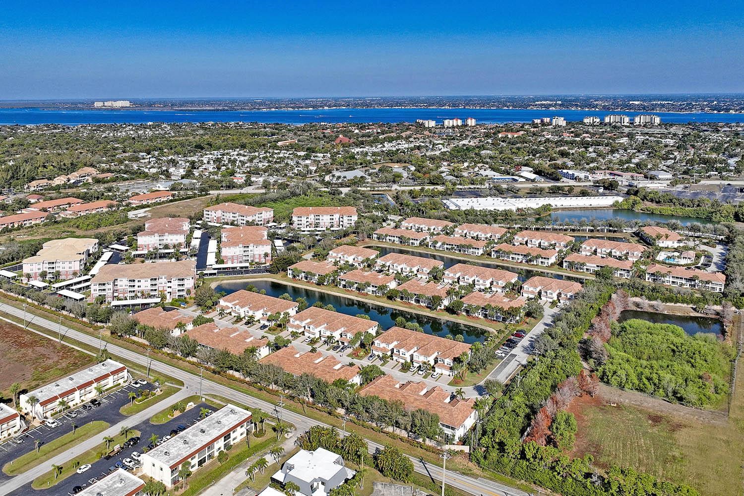 Welcome to the highly desirable Majestic Palms community in the heart – image 42