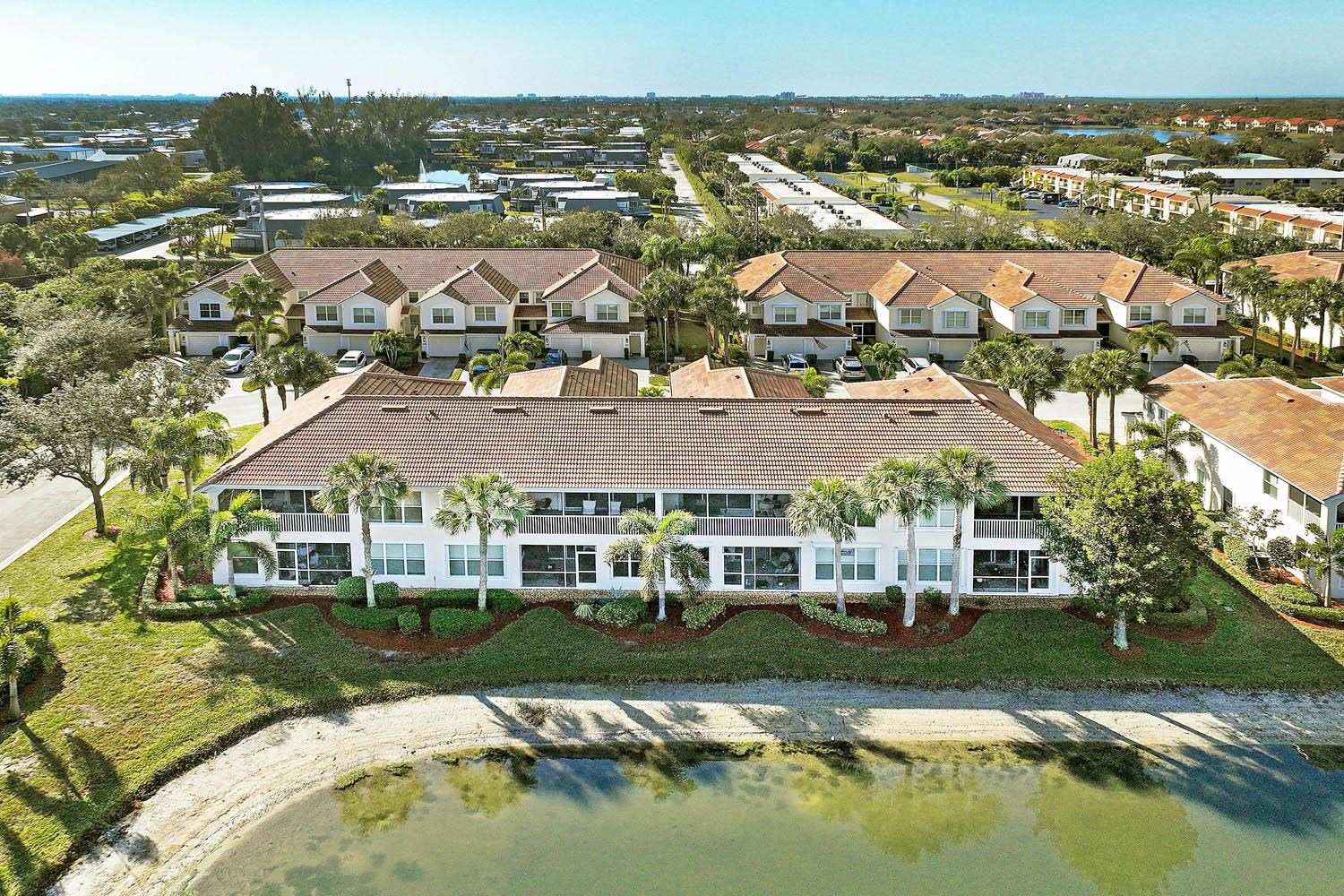 Welcome to the highly desirable Majestic Palms community in the heart – image 44