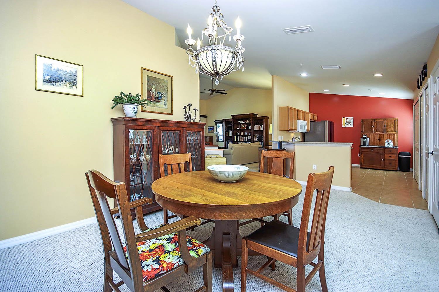 Welcome to the highly desirable Majestic Palms community in the heart – image 19