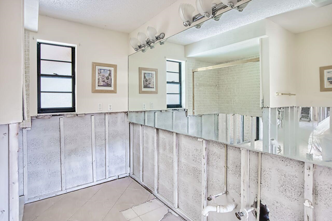Fort Myers, FL, US, 3 Bedrooms Bedrooms, ,Residential,For Sale,14922 Bonaire Circle,2260264SAN