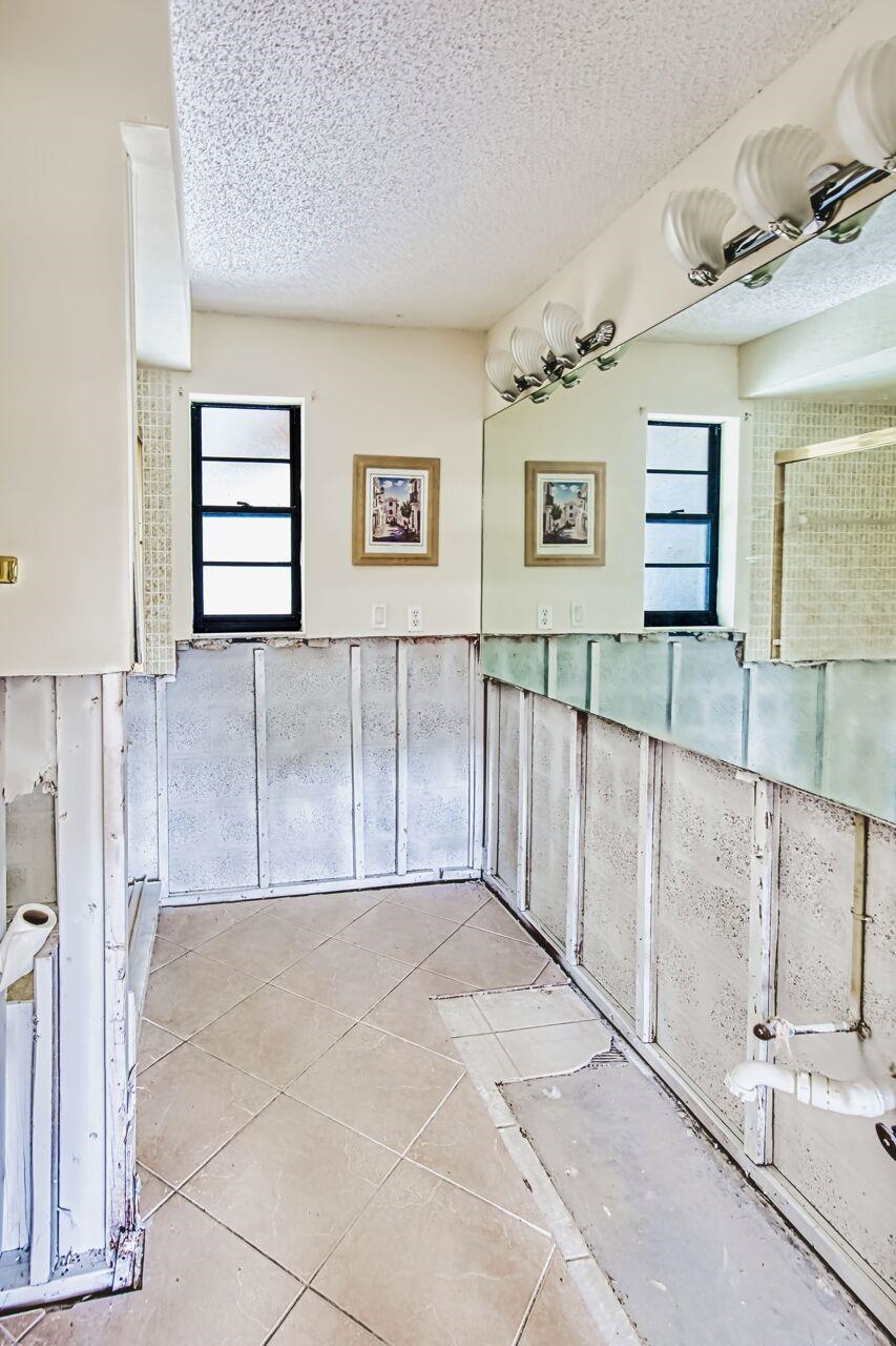 Fort Myers, FL, US, 3 Bedrooms Bedrooms, ,Residential,For Sale,14922 Bonaire Circle,2260264SAN