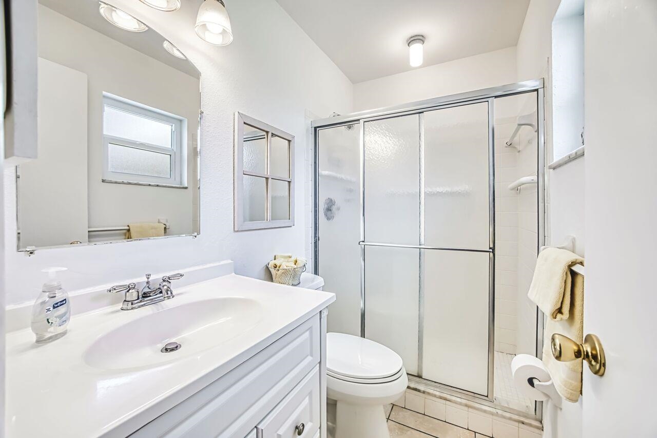 Excellent opportunity in the highly desirable Iona / McGregor corridor – image 16
